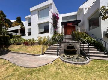 Casa de 4 habitaciones, Quito · Venta de Casa en Sierra del Moral – Amplios Espacios y Jardín