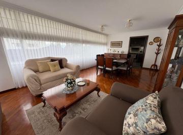 Departamento de 3 habitaciones, Quito · Vendo Acogedor y Amplio Departamento en Urbanización El Condado!