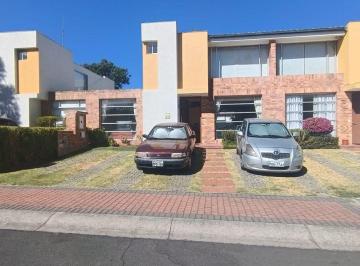 Casa de 4 habitaciones, Quito · Hermosa Casa de 250 m² con 4 Dorm. en Venta en Cumbayá