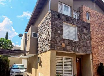 Casa de 3 habitaciones, Quito · En Venta Casa de Tres Dorm. con Jardin Privado 228 m² - Cumbaya