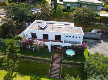 Casa · 550m² · 3 Habitaciones · 5 Estacionamientos · Quinta con 4500 m² Terreno con 3 Dorm. en Venta en Tanda