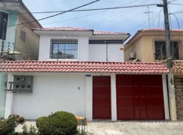 Casa · 152m² · 5 Habitaciones · Propiedad Rentera en Garzota