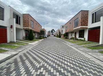 Casa de 3 habitaciones, Quito · Casa en Venta, Conjunto Residencial