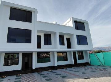 Casa · 143m² · 4 Habitaciones · 2 Estacionamientos · Casa - Los Chillos