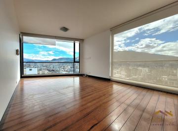 dormitorio máster con excelentes vistas · Departamento en Arriendo con Vista y Balcón