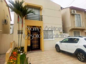 Casa de 3 habitaciones, Guayaquil · Urb Sambo City - Venta Casa de Dos Plantas Semi Amob con 3 Hab, Patio y 2 Garajes