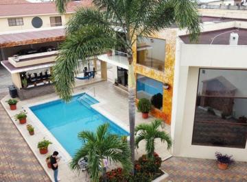 Casa de 8 habitaciones, Portoviejo · Casa de Lujo de Venta en Portoviejo Av Manabi