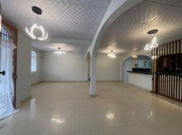 Casa de 3 habitaciones, Guayaquil · Vendo Amplia Casa de 1 Planta, Alborada 3era. Etapa. en Herradura con Portón en Las 2 Calles