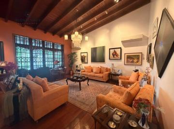 Casa · 800m² · 4 Habitaciones · 2 Estacionamientos · Vendo Casa en Lomas de Urdesa