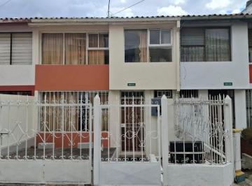 Casa de 3 habitaciones, Quito · Venta Casa La Rumiñahui, Calle Los Cedros