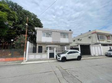 Casa de 5 habitaciones, Guayaquil · Vendo Amplia Casa de 2 Plantas. 5 Dorm. Alborada 6ta. Etapa. en 2 Solares, Junto a un Parque