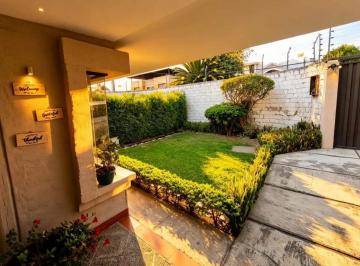 Casa de 3 habitaciones, Quito · Casa en Venta Dentro de Urbanización Residencial con Amplio Terreno y Excelente Distribución