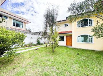 Casa · 145m² · 4 Habitaciones · 4 Estacionamientos · Venta de Casa con Amplio Terreno en Conocoto Cerca del Colegio La Salle