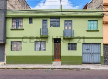 Casa · 628m² · 13 Habitaciones · 1 Estacionamiento · Propiedad con 8 Departamentos en Chimbacalle, Sur de Quito