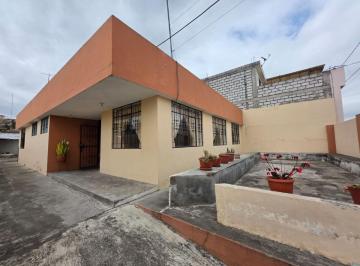 Casa de 4 habitaciones, Latacunga · Casa en Venta con Proyección Comercial – El Loreto, Latacunga