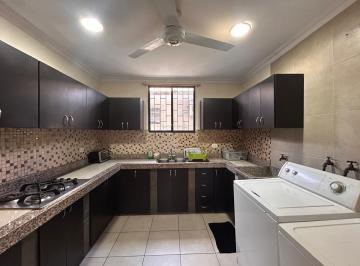 Departamento · 396m² · 9 Habitaciones · 2 Estacionamientos · Departamento Semi Amoblado en Alquiler con Excelentes Acabados en Urdesa Central