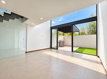 Casa · 226m² · 3 Habitaciones · 2 Estacionamientos · Casa en Venta 3 Dorm. | Doble Altura y Jardín Privado | La Primavera – Cumbayá
