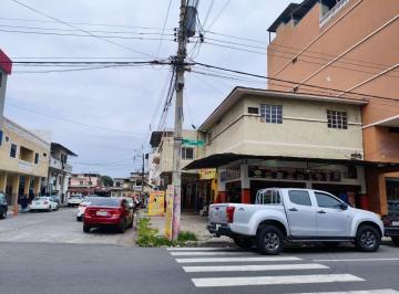 Local comercial , Guayaquil · Propiedad Esquinera Comercial con 3 Locales y 2 Departamentos – Ayacucho y La Décima A. Marín