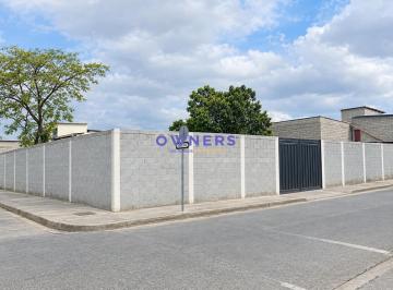 Terreno / Lote · 758m² · Alquiler Terreno 758 m², Esquunero, 1 Oficina, (Mr)