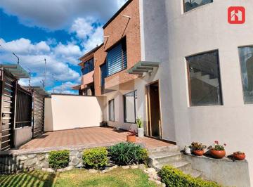 Casa de 8 habitaciones, Cuenca · Vendo Casa en Cuenca – Sector Las Pencas (Cv4172d)