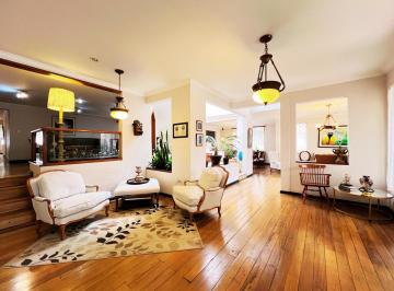 Casa de 6 habitaciones, Cuenca · Casa Exclusiva de Venta en Capulispamba, Cuenca