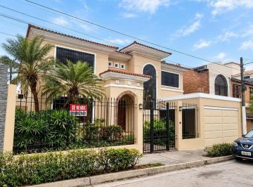 Casa · 459m² · 4 Habitaciones · 2 Estacionamientos · Villa en Olivos 2 en Venta