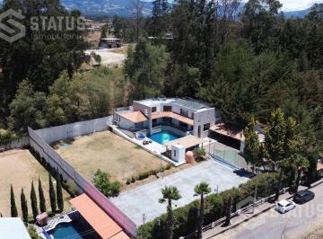 Hacienda-Quinta · 1500m² · 4 Habitaciones · 10 Estacionamientos · Quinta en Los Chillos