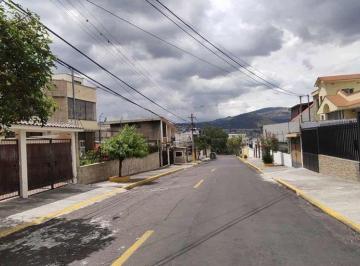 Departamento de 3 habitaciones, Quito · Vendo Dúplex de 3 Dorm. con Patio y Bbq