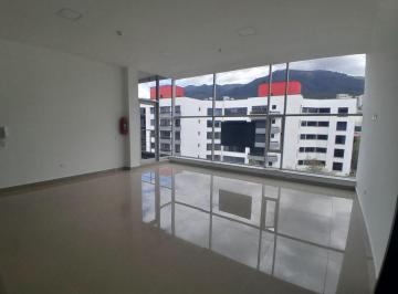 Oficina comercial , Quito · Rento / Vendo Linda Oficina en El Quito Tenis Bajo, a Una Cuadra de La Av Brasil, Edificio Aaa