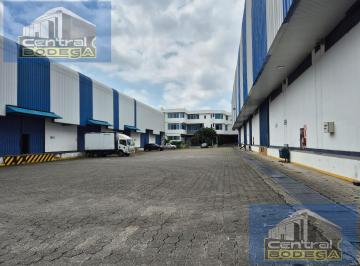 Bodega-Galpón · 10000m² · 20 Estacionamientos · Bodega Industrial en Guayaquil – 9.900 m² en Vía Daule, Sector Inmaconsa