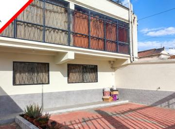 Casa de 4 habitaciones, Ambato · Casa Amoblada de Renta Urbanización Miravalle