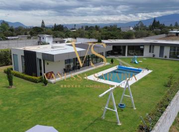 Hacienda-Quinta de 4 habitaciones, Quito · Quinta con Piscina de Venta en El Quinche