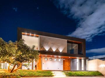 Casa de 3 habitaciones, Quito · Espectacular Casa Moderna de 2 Plantas Lumbisi