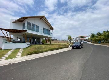 Casa · 170m² · 4 Habitaciones · 2 Estacionamientos · Casa en Sur de Jama
