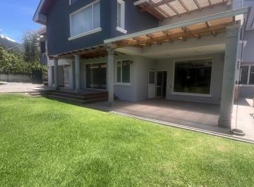 Casa · 550m² · Casaector San Patricio Se Vende Amplia Casa con Jardin y Seguridad (Cr)