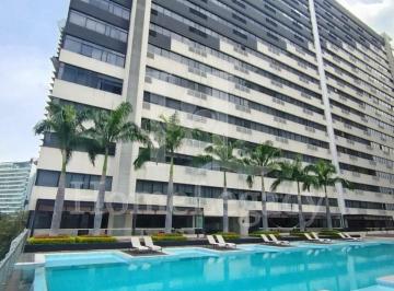 Departamento · 90m² · 2 Habitaciones · 1 Estacionamiento · Departamento en Alquiler 90 m², 2 Habitaciones, Amoblado, Garaje, Vista Al Rio Ae