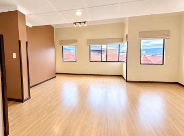 Departamento de 3 habitaciones, Cuenca · Arriendo Departamento Av 10 de Agosto y Av Pichincha en $580