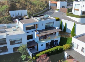 Casa de 3 habitaciones, Quito · En Venta Casa 287 m² Parques Algarrobos II, Vía Láctea – Vía Cumbayá