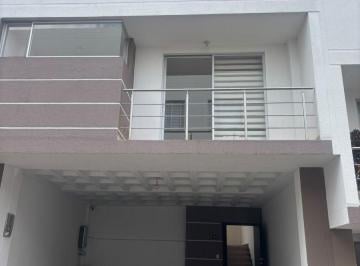 Casa de 3 habitaciones, Quito · Rento Linda Casa 120 m² en Tumbaco a La Altura de La Morita en Conjunto Privado con Piscina.