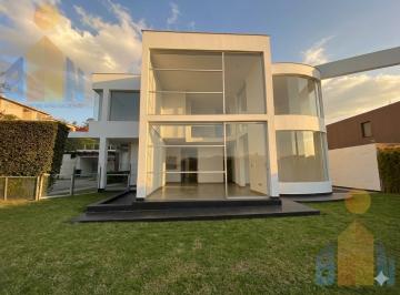 Casa · 316m² · 3 Habitaciones · 5 Estacionamientos · Casa de Arriendo en Cumbaya 3 Dorm., con Piscina Privada