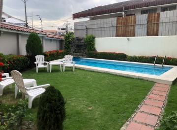 Departamento · 144m² · 4 Habitaciones · 1 Estacionamiento · Alquiler de Departamento en Lomas de Urdesa con Garaje y Piscina