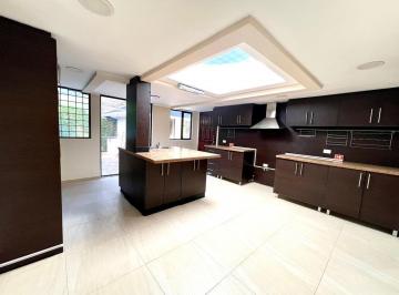 Casa · 250m² · 3 Habitaciones · 2 Estacionamientos · Casa en Campo Alegre