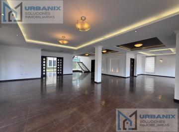 Casa · 600m² · 3 Habitaciones · 4 Estacionamientos · Cumbayá - Scala Shopping. Renta Amplia Casa 4 Dorm - Terraza - Jardín.
