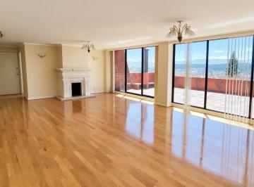 Departamento · 200m² · 3 Habitaciones · 2 Estacionamientos · Venta de Departamento - Colinas del Pichincha