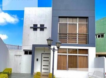 Casa · 237m² · 4 Habitaciones · Casa en Venta 4 Dorm., Uno en Planta Baja, Matices Frente Al C. C Dorado