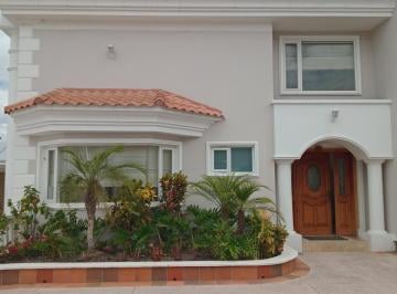 Casa · 109m² · 3 Habitaciones · 3 Estacionamientos · Casa en San Juan de Cumbayá