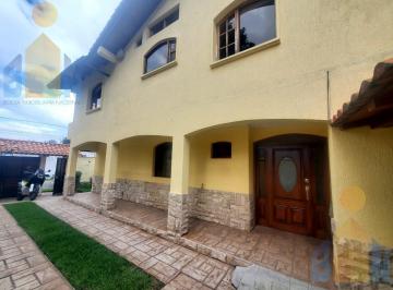 Casa · 186m² · 3 Habitaciones · 3 Estacionamientos · Casa Dentro de Conjunto, Re Modelada en Venta Valle de Los Chillos