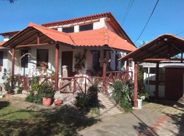 Casa · 250m² · 4 Habitaciones · 5 Estacionamientos · En Alangasí, Vendo Casa con Terreno Amplio. 4 Dorm., Sector Iglesia San Juan Loma