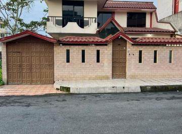 Casa de 7 habitaciones, Santo Domingo · Vendo Linda Casa en Urbanización Privada en Santo Domingo