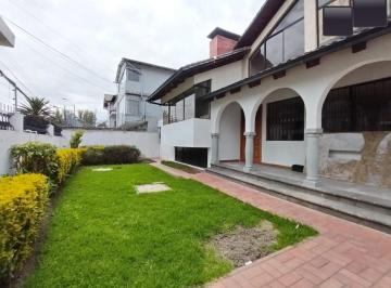 Casa · 420m² · 4 Habitaciones · 3 Estacionamientos · Jv Sector Shyris y El Égrafo. Casa en Venta 420 m en 2 Plantas